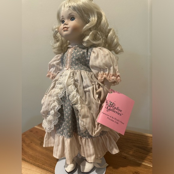 1990’s - 14” Paradise Galleries Porcelain Doll - Picture 3 of 5